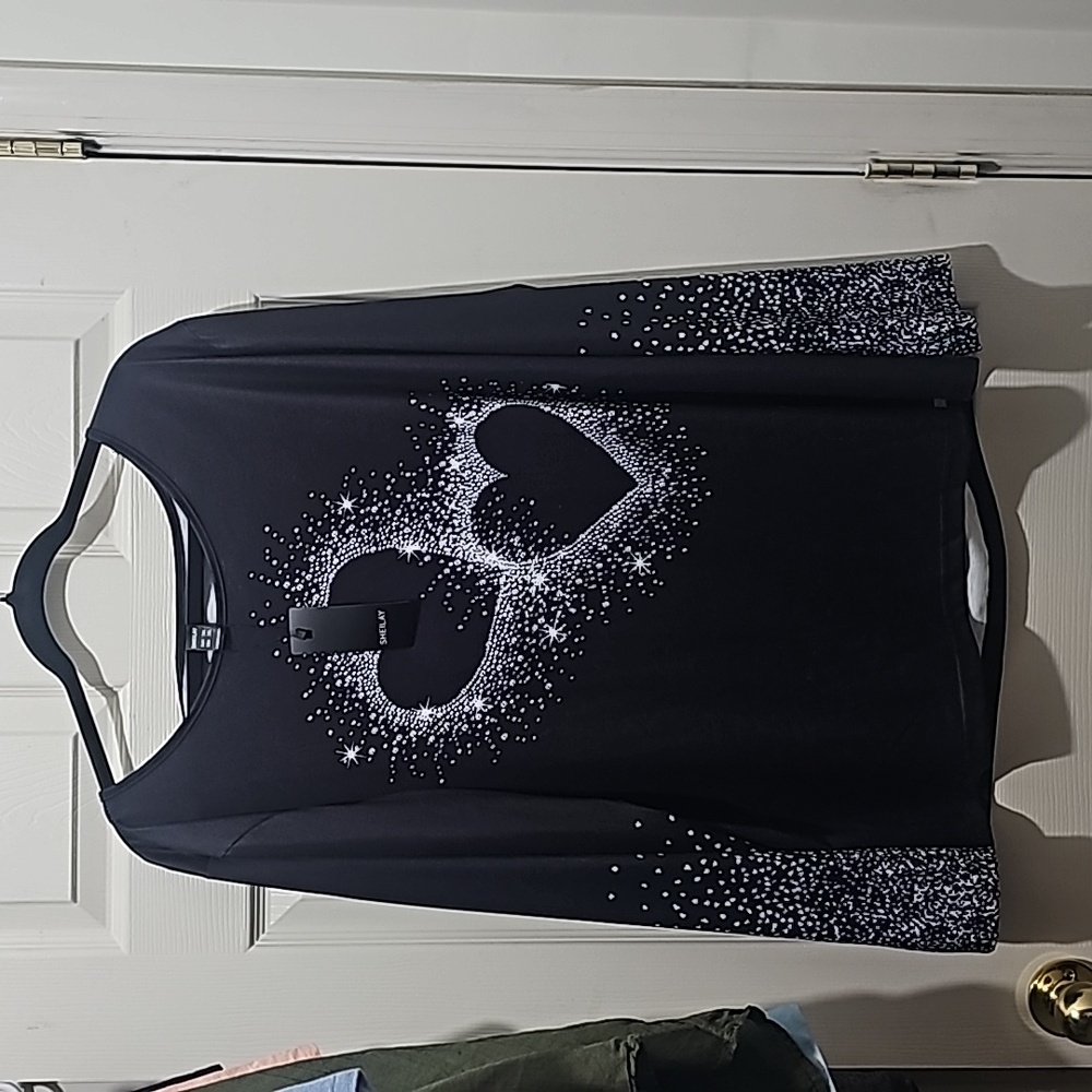 Long sleeved women's top, brand new with tags